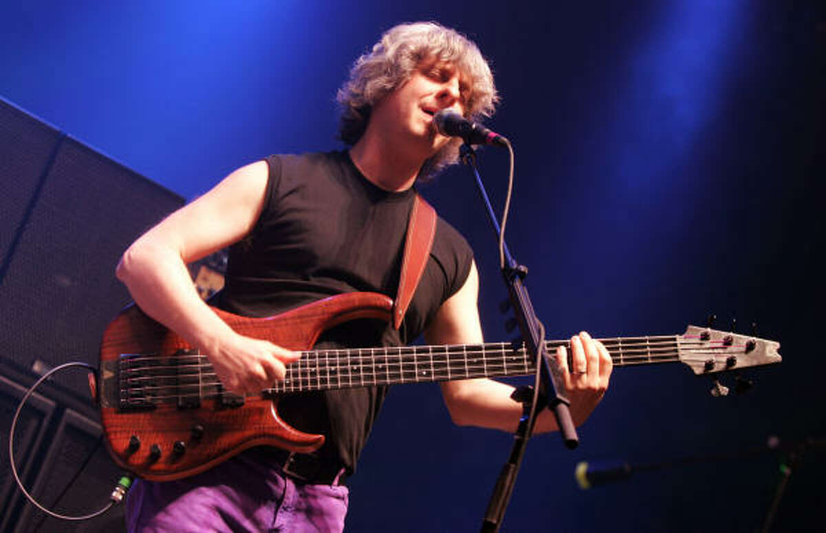 According to Josh L. Dickey of the AP: "Fans began to materialize around the spacecraft-styled hockey arena in Virginia by early afternoon ... a scene the band's fiercely devoted following has longed to see since Phish called it quits in 2004."