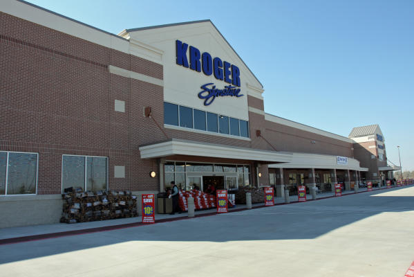 New Kroger opens in Sienna Plantation