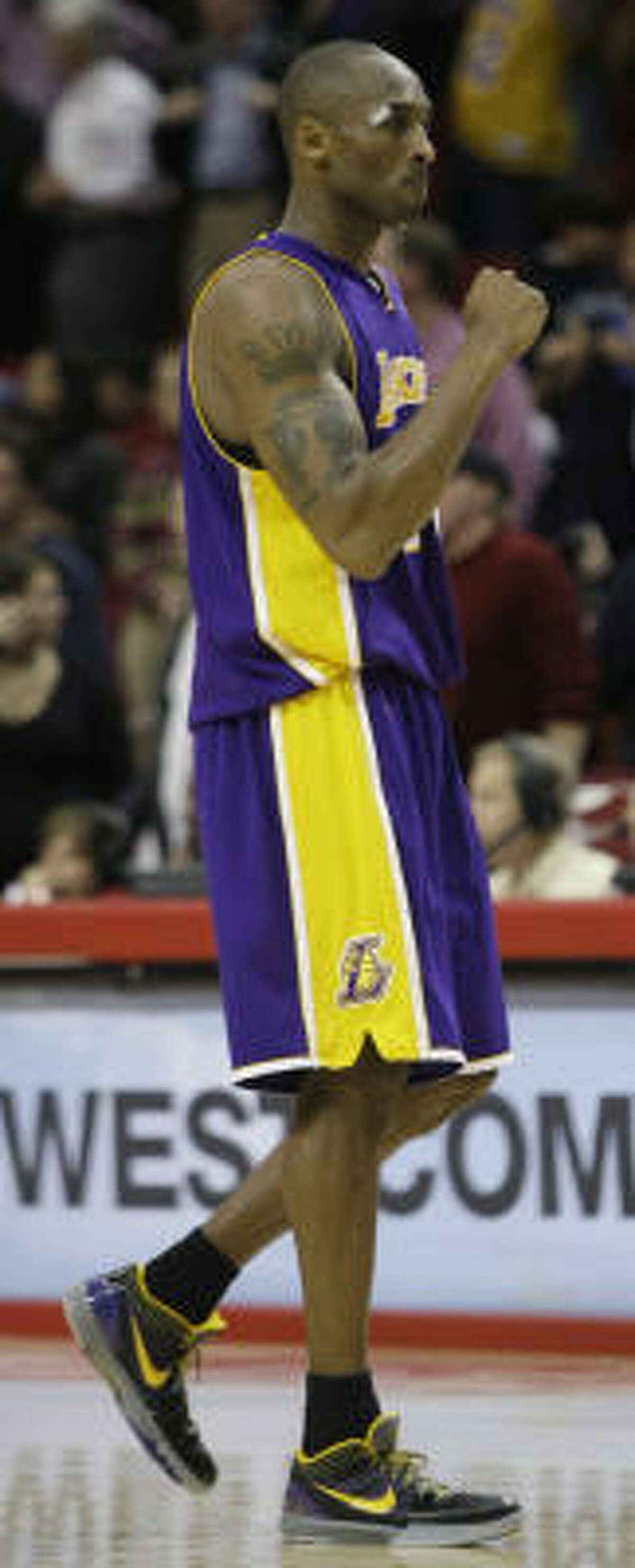 Lakers guard Kobe Bryant pumps his fist after the Lakers took a late lead in the fourth quarter. Bryant hit a clutch three-point shot to give the Lakers a 102-100 advantage with 27.4 seconds left.