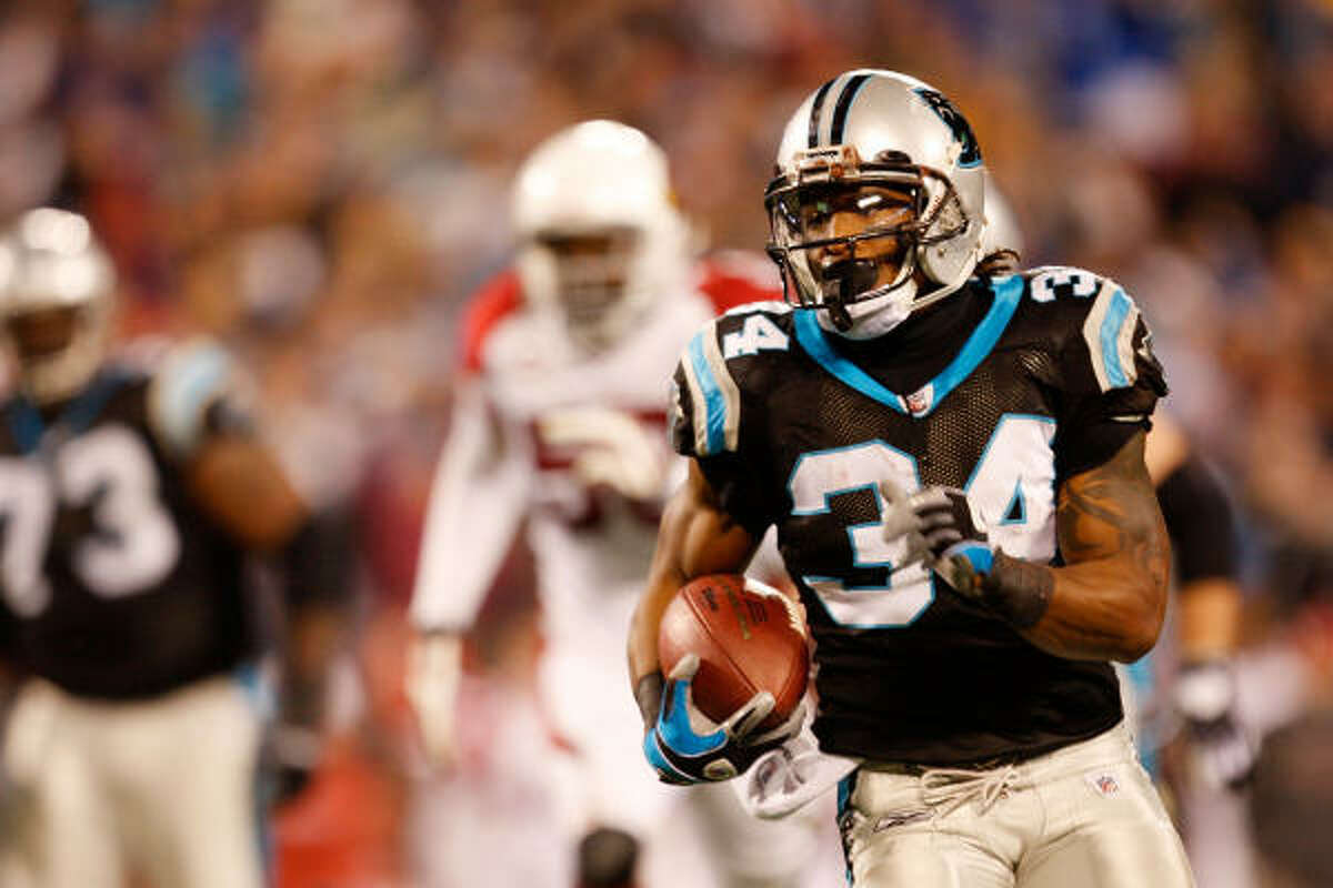 Panthers running back DeAngelo Williams runs the ball against the Arizona Cardinals during the first quarter.