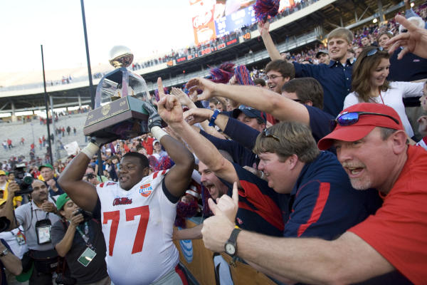 2009 COTTON BOWL: OLE MISS TOPS TEXAS TECH