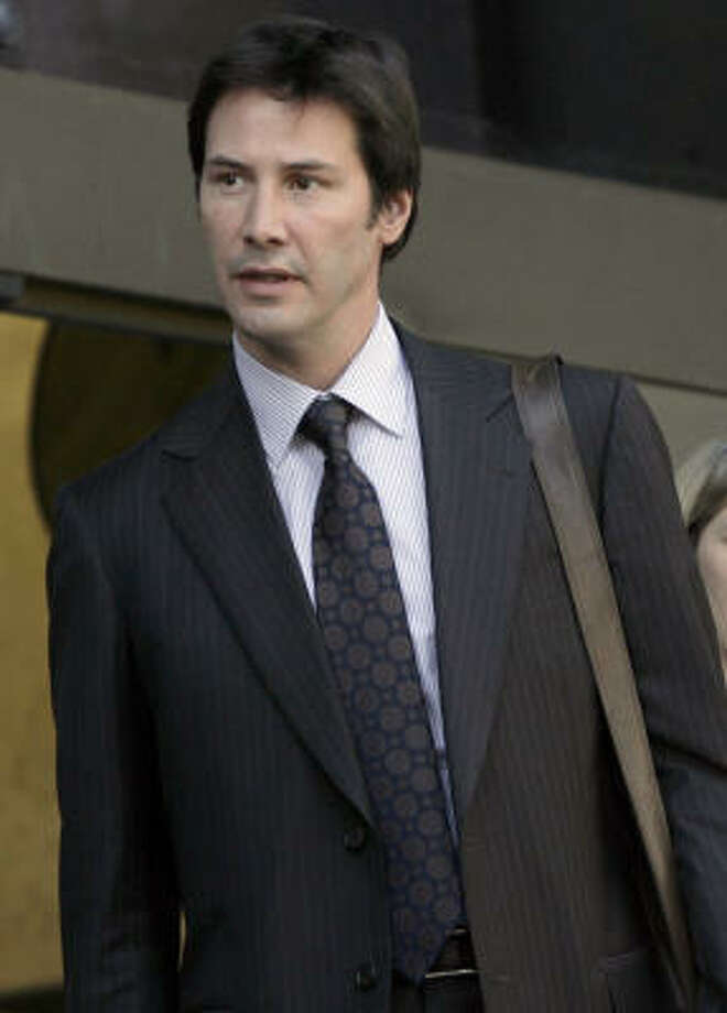 Paparazzo\u0027s suit against Keanu Reeves goes to jury , Houston