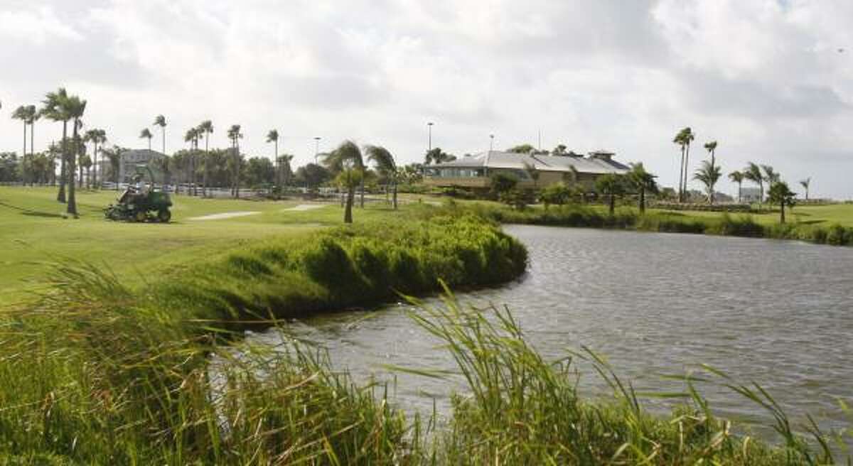 Revamped Galveston golf course debuts