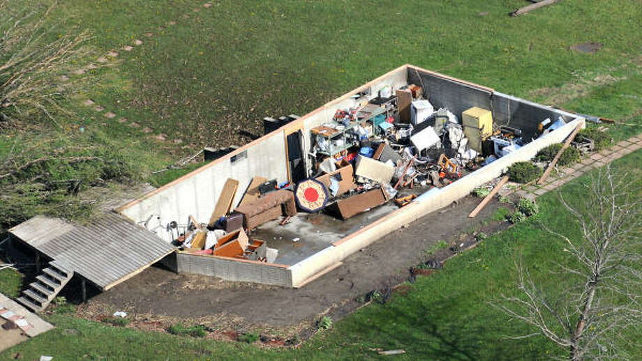 Iowa governor 'overwhelmed' by deadly storm's damage Houston Chronicle