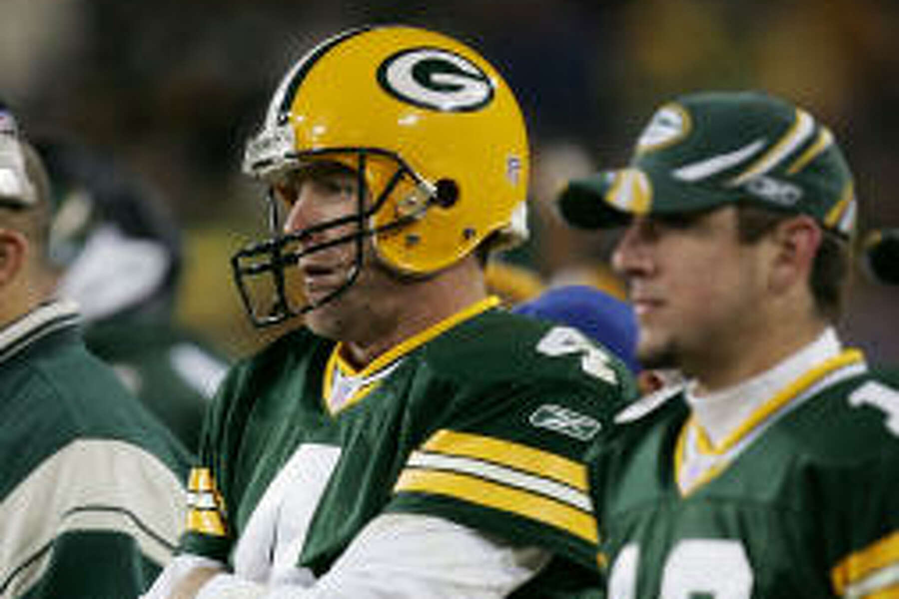 Brett Favre – Hall Of Fame A Game By Game Chronicle Of A Green Bay Packers  Legend