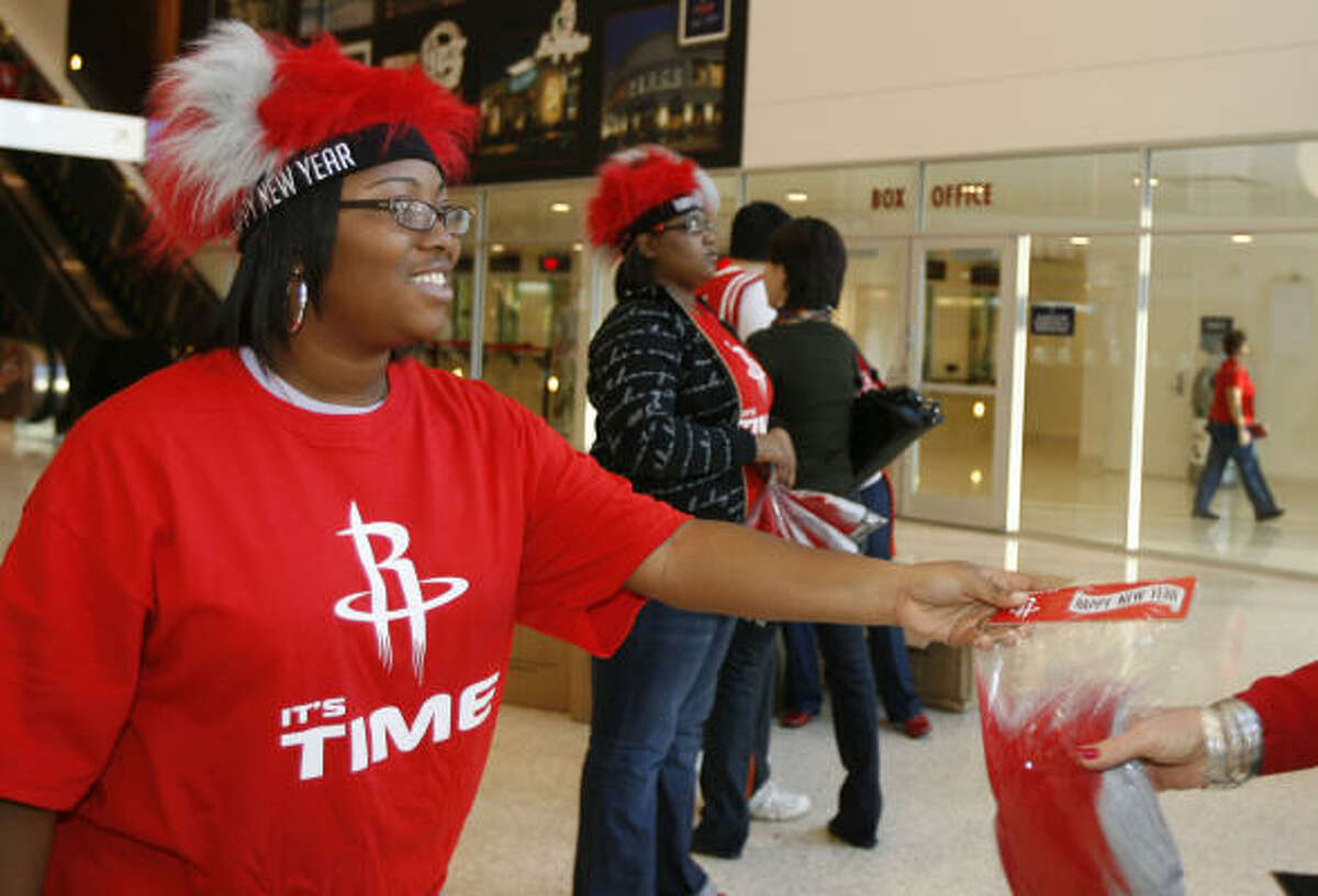 Fans flipped for a wig giveaway at Toyota Center. Here Keionna Sanders gives out the freebies.
