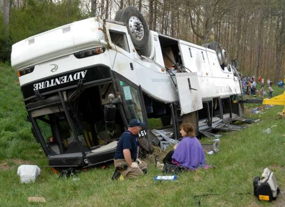 Alabama Bus Crash Leaves 20 Hospitalized Houston Chronicle