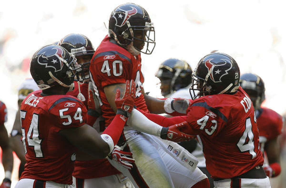 Curome Cox, center, (shown in 2007) won't be one of the 80 Texans heading to training camp July 25.