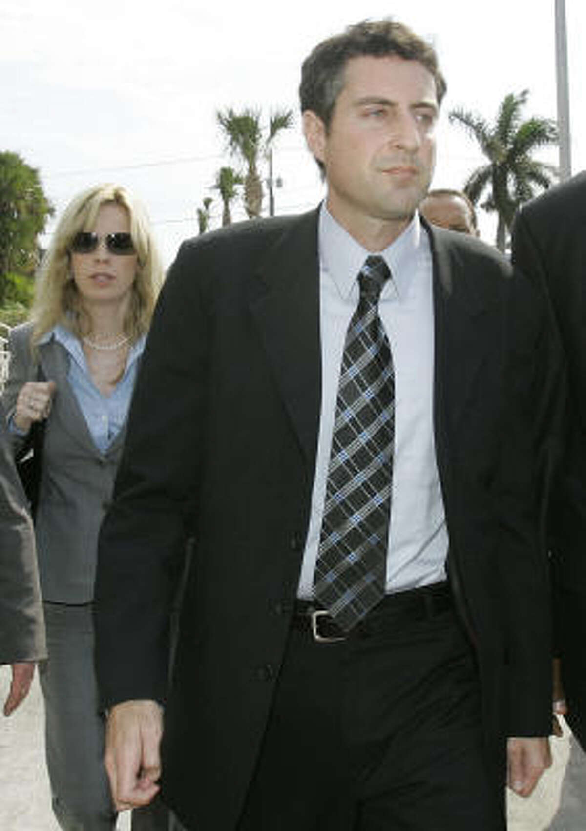 Anna Nicole S Ex Says Stern Took Photos Of Son S Body