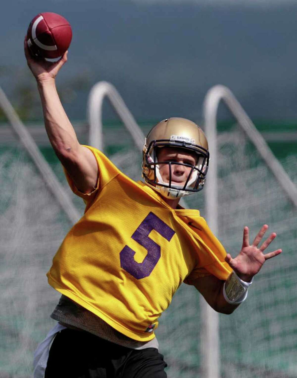 Washington quarterback Nick Montana throws during the NCAA college football team's first practice of the season, Monday, Aug. 8, 2011, in Seattle. (AP Photo/Elaine Thompson)