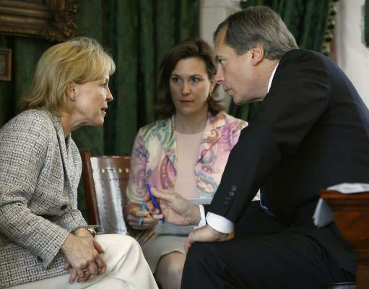 Rep. Myra Crownover, R-Denton, left, talks with Lt. Gov. David Dewhurst in the Texas Senate on Friday. Julia Rathgeber, center, is Dewhurst's director of public policy. Crownover is one of the sponsors of a bill to eliminate smoking in all work and public places.