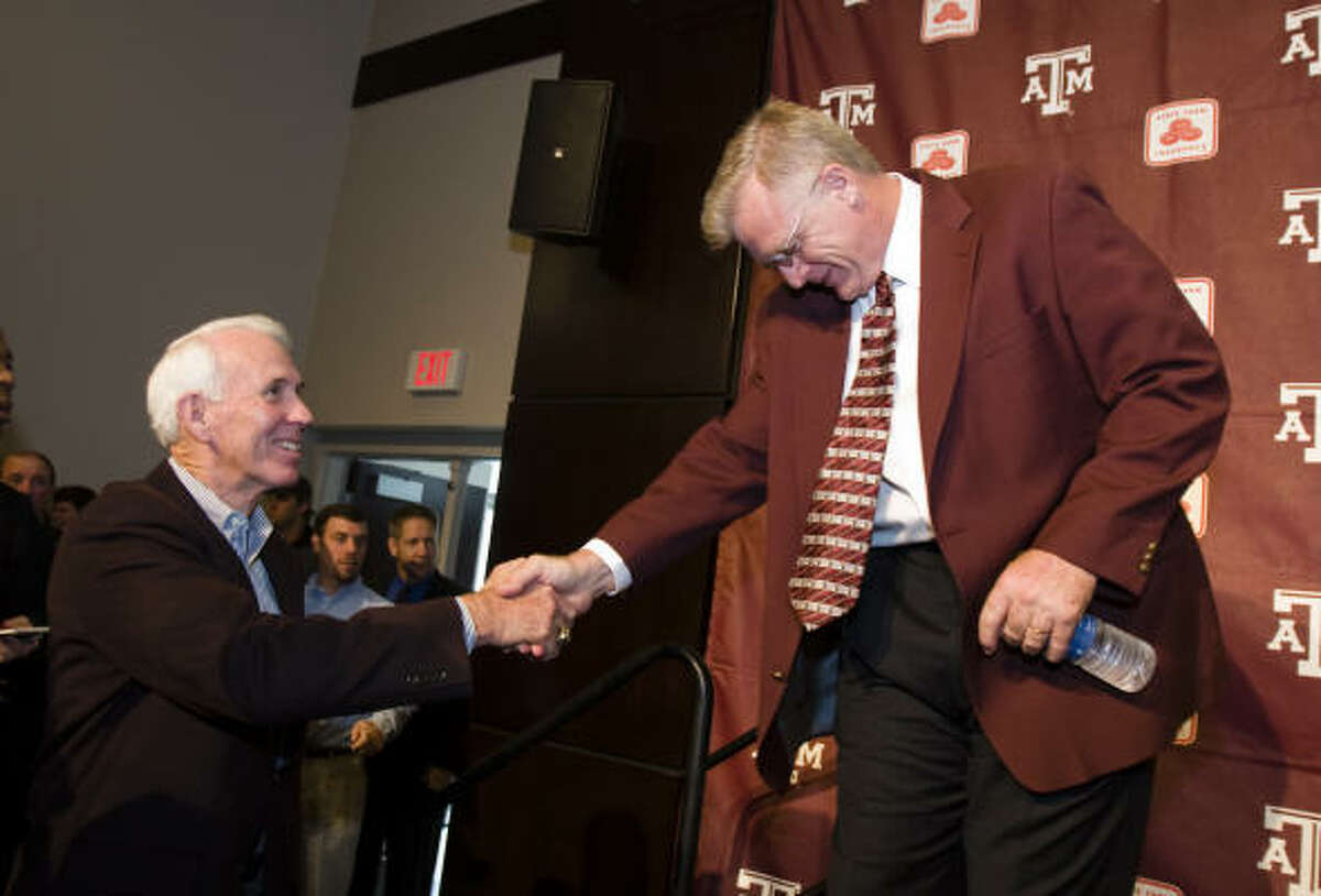Former A&M coach R.C. Slocum greets the Aggies' new football coach, Mike Sherman, in College Station on Monday. Slocum, a friend of Sherman's, was fired in 2002 and replaced by Sherman's predecessor, Dennis Franchione.