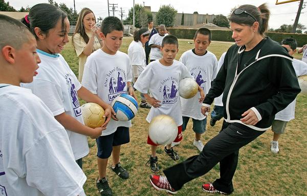 Soccer Star Mia Hamm Welcomes Twin Girls Soccer star Mia Hamm and…:  ohnotheydidnt — LiveJournal - Page 3