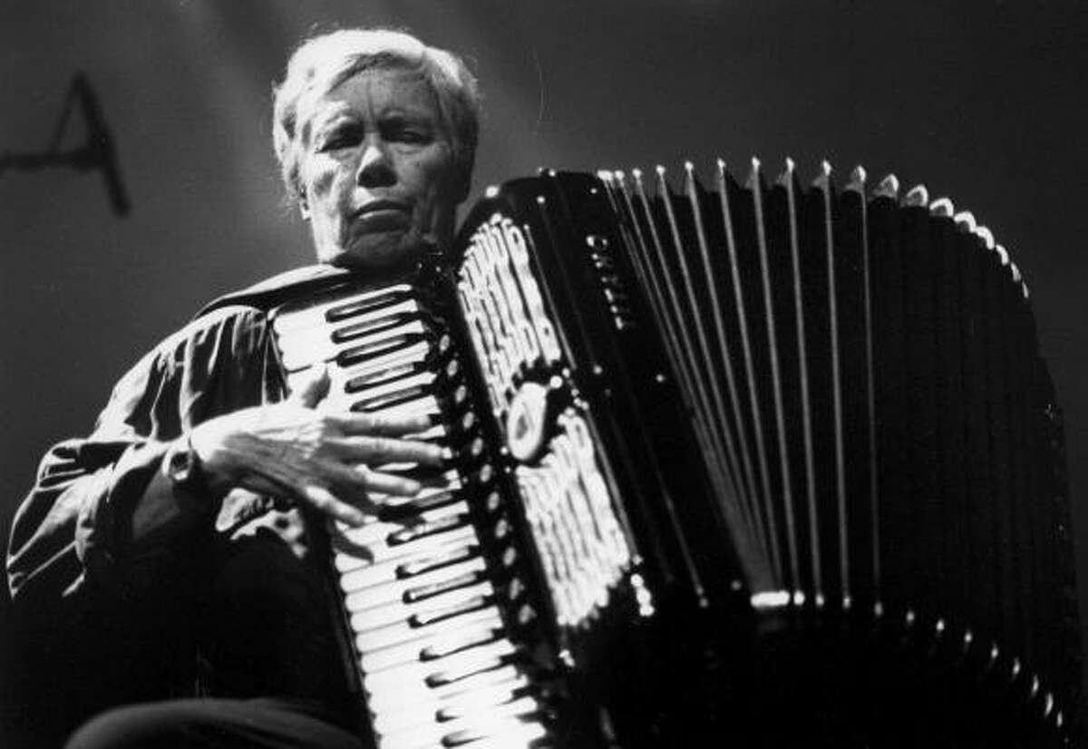 Pauline Oliveros will receive Nameless Sound's Resounding Vision Award.