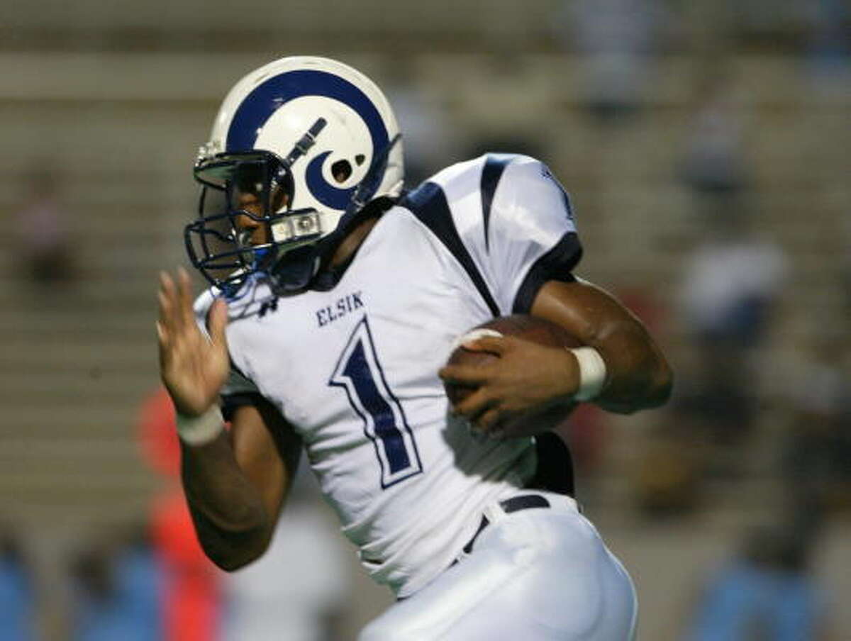 FOOTBALL Hastings, Elsik playing for bragging rights, early edge
