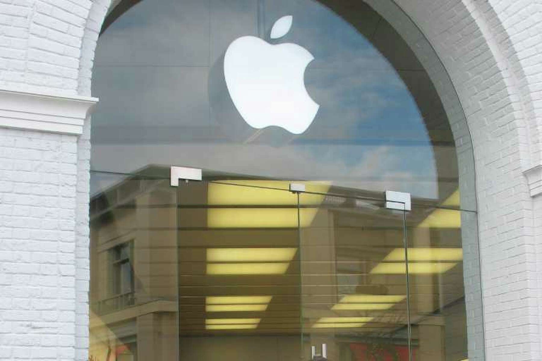 Apple To Beef Up Security At Greenwich Avenue Store Plan Roils Locals