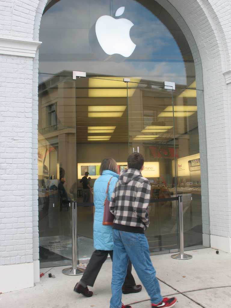 Apple To Beef Up Security At Greenwich Avenue Store Plan Roils Locals