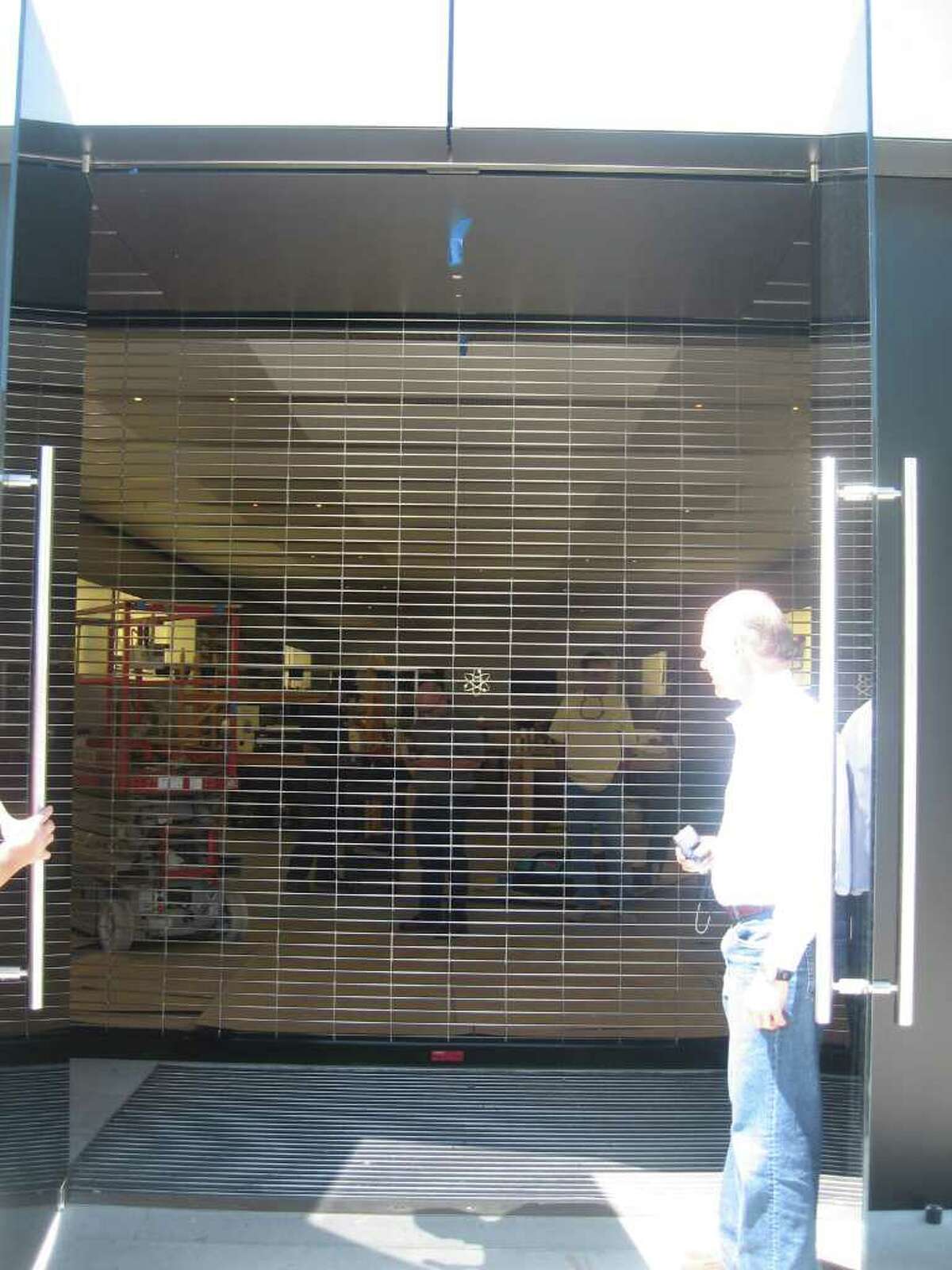 Apple to beef up security at Greenwich Avenue store, plan ...