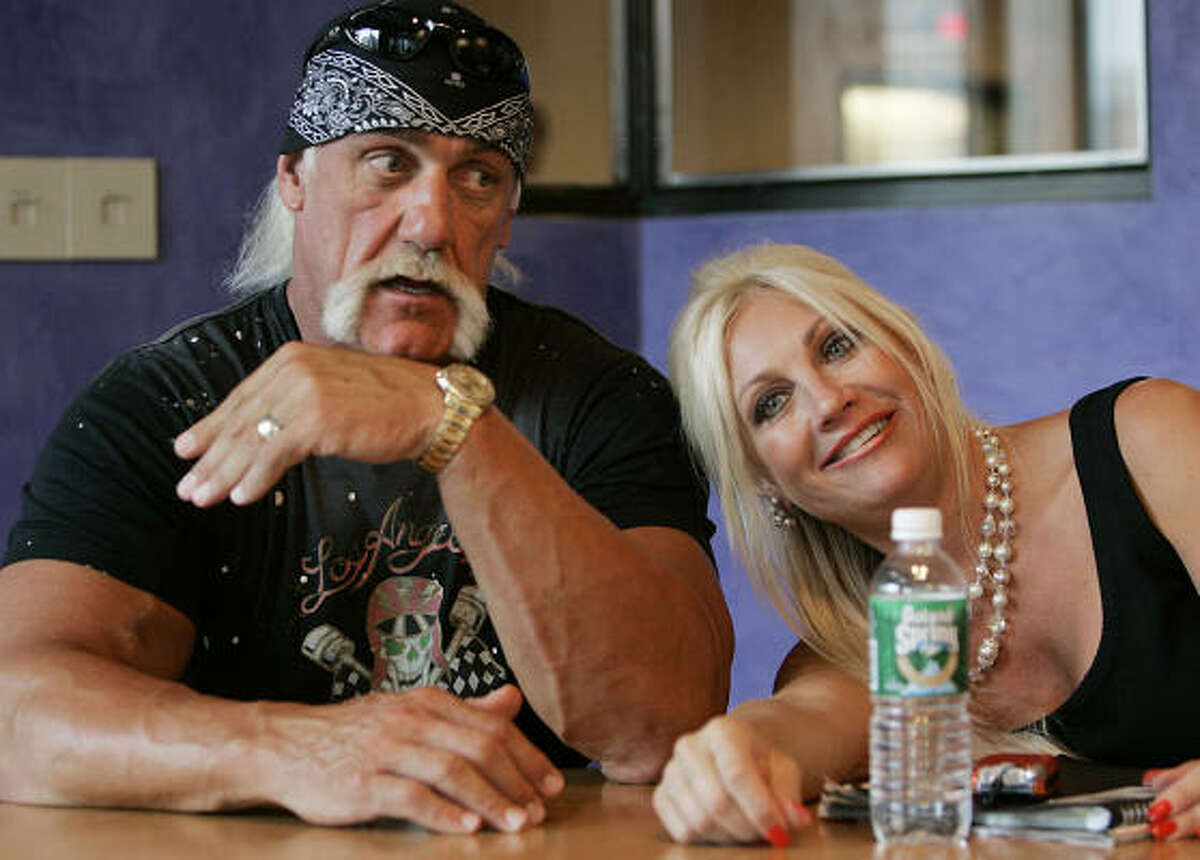 Hulk Hogan sucker-punched with divorce move