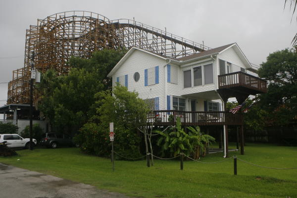 Roller coaster roils its Kemah neighbors