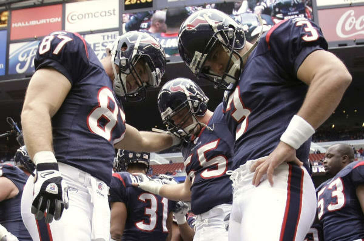 TEXANS TAKE ON BEARS AT RELIANT