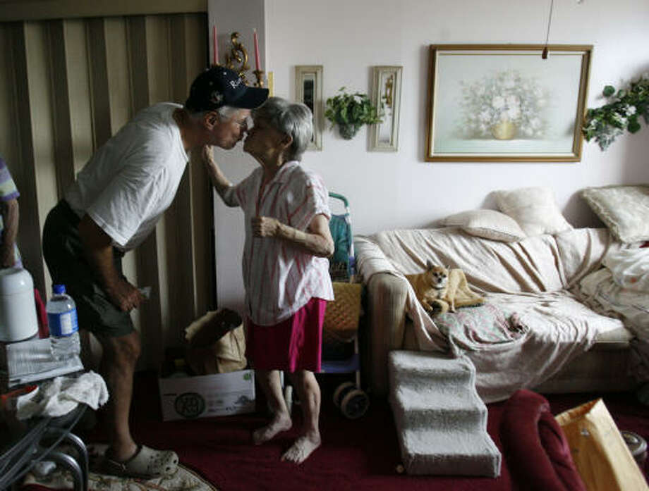 At their service | Ralph Hayes kisses Bobbie Davis, 79, after bringing food and water to her and other tenants of the Heights House, whose elderly and disabled tenants were without water or electricity. | Sept. 14 | Houston Photo: Karen Warren, Houston Chronicle