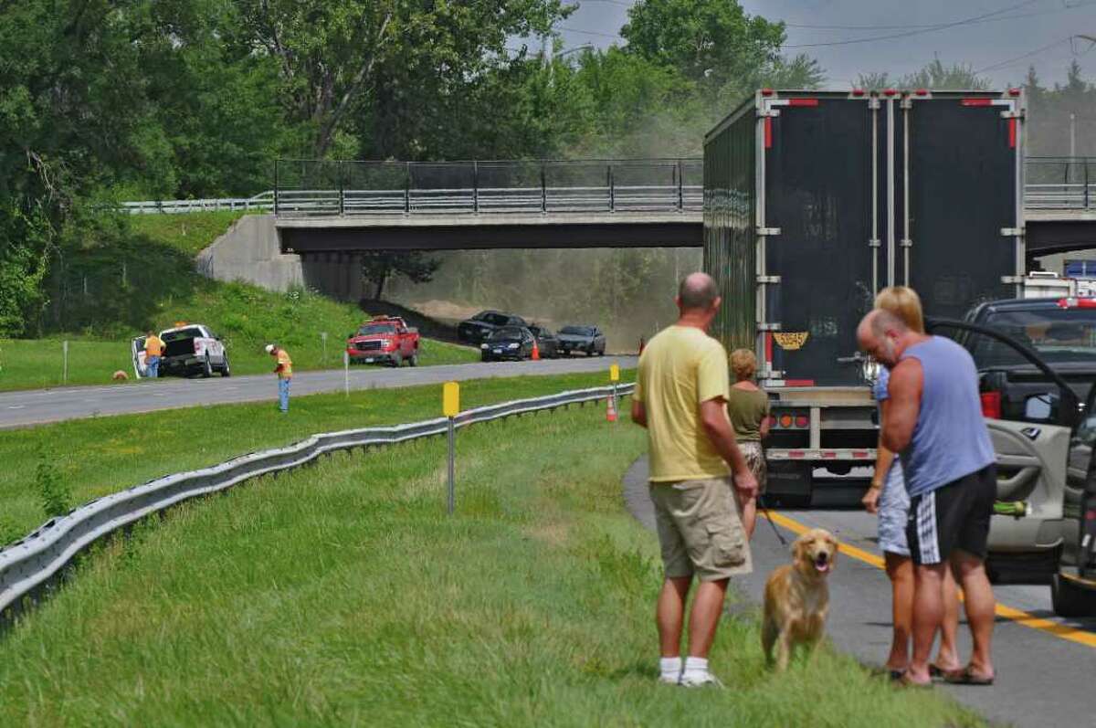 Gas line break Debris, dust and chaos near Thruway