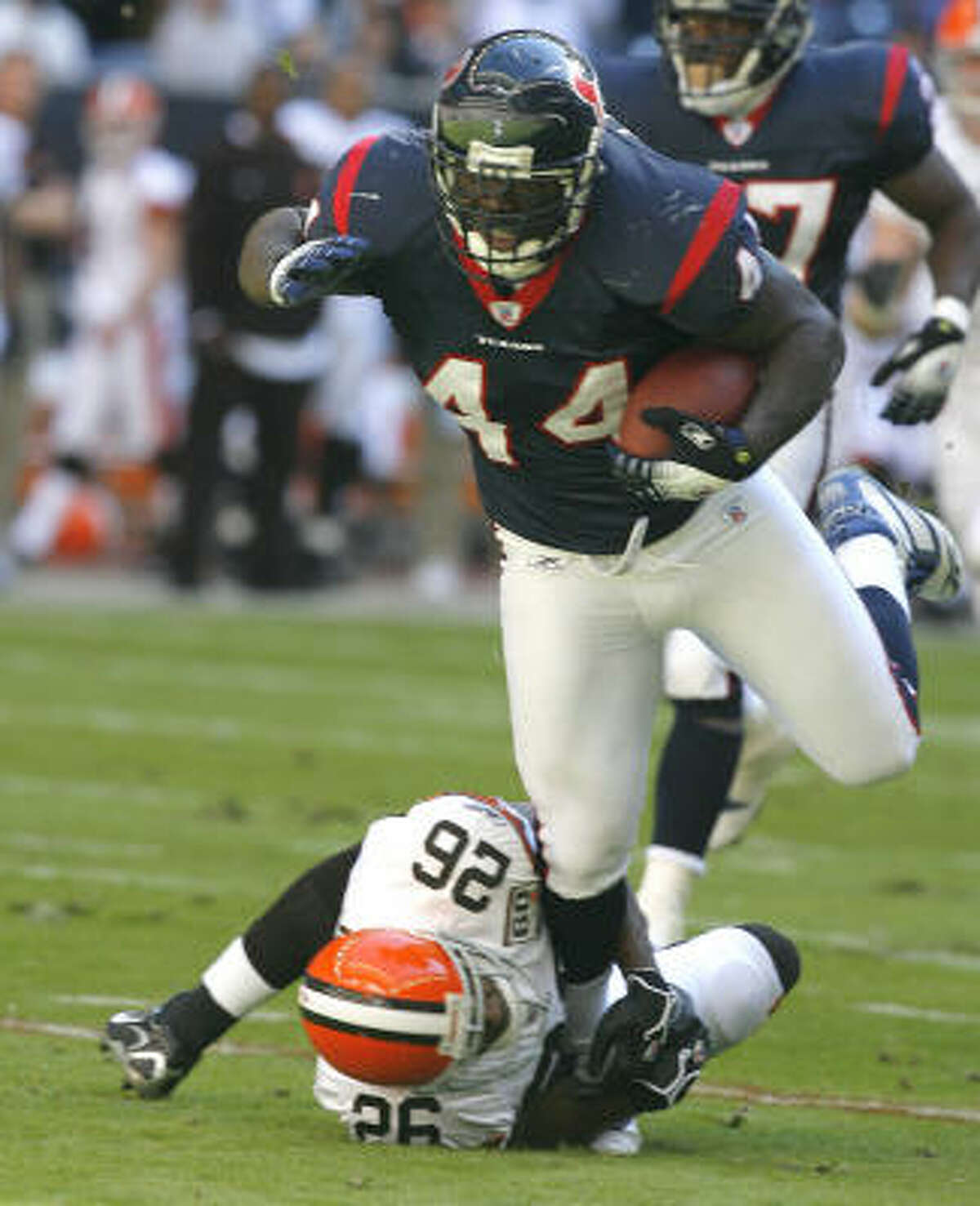 Texans fullback Vonta Leach catches a pass against Cleveland on New Year's Eve.