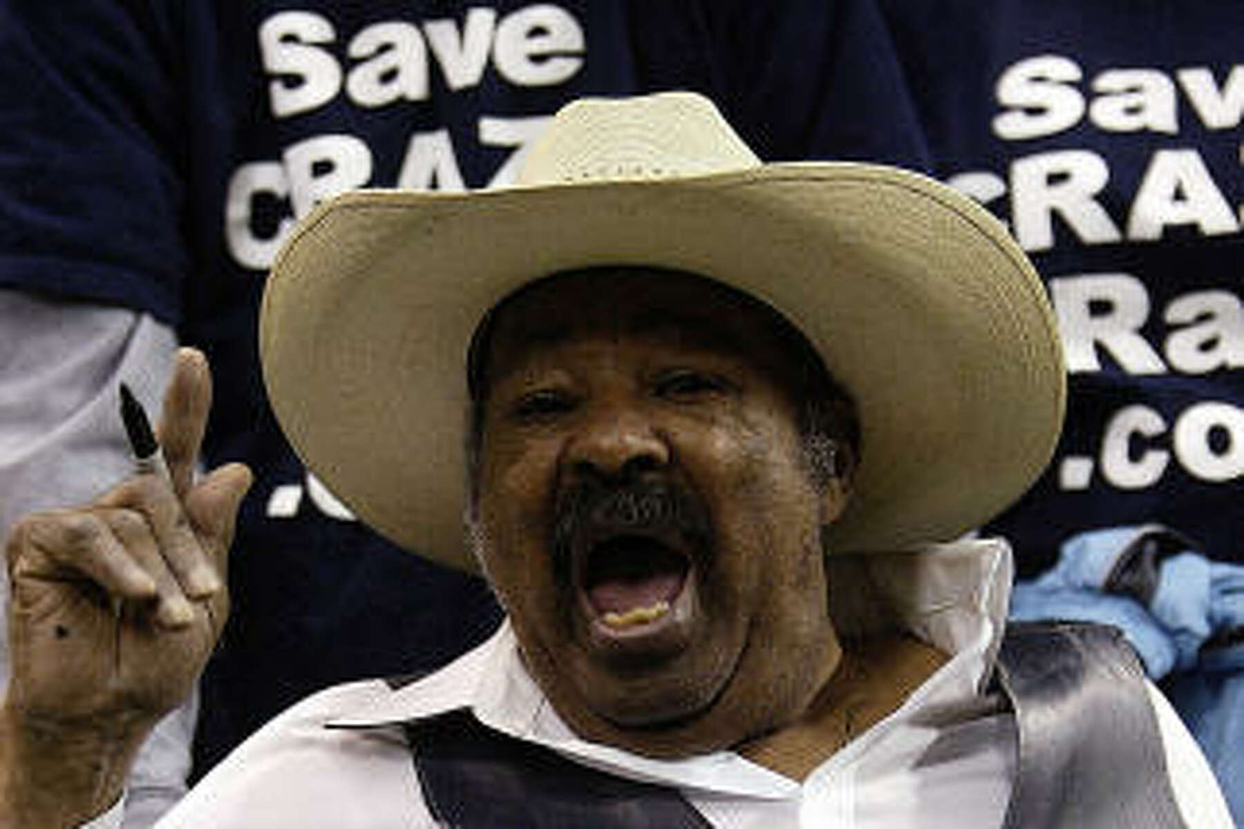 Cowboys super fan Crazy Ray dies