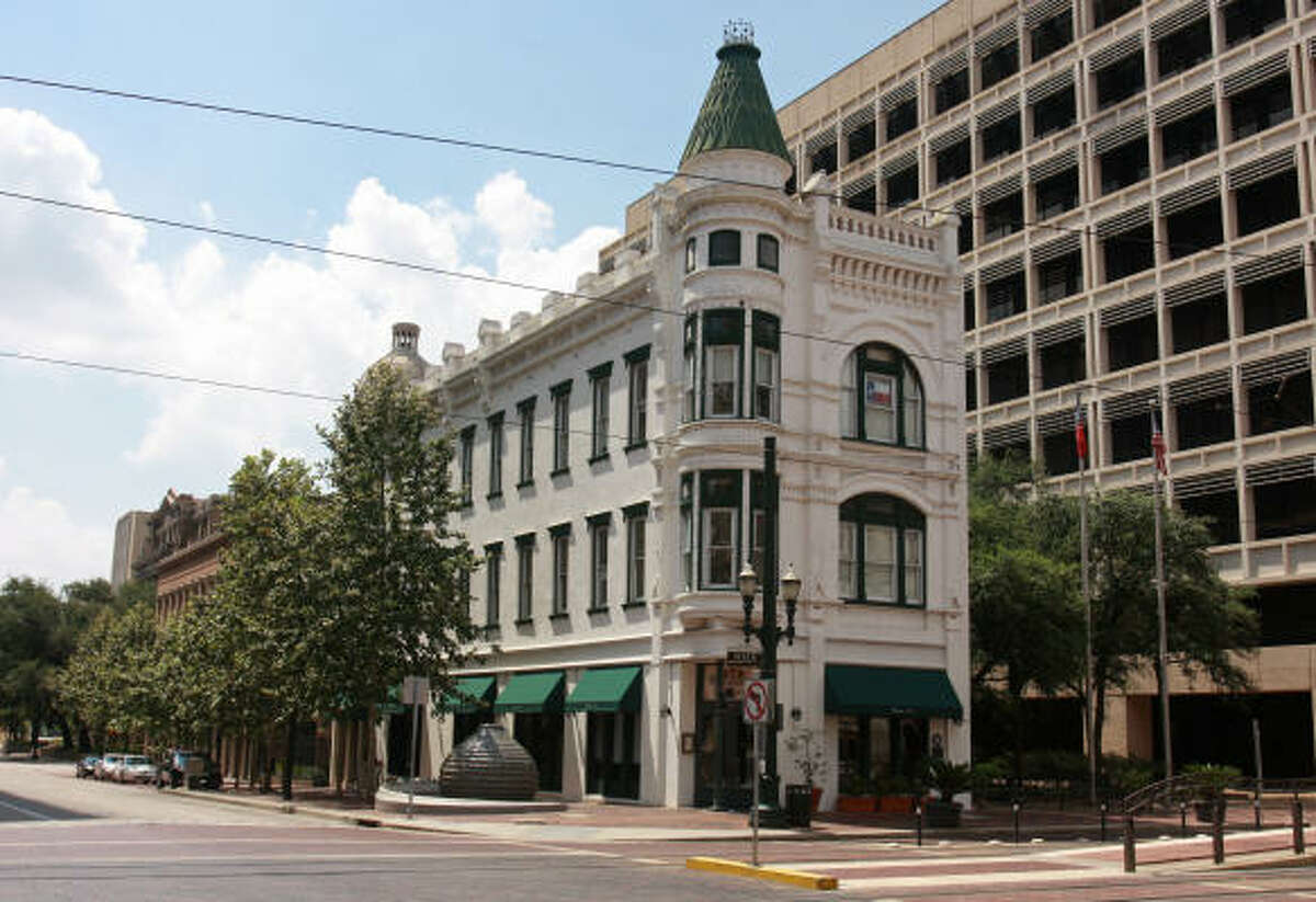 La Carafe Houston’s oldest haunted bar?