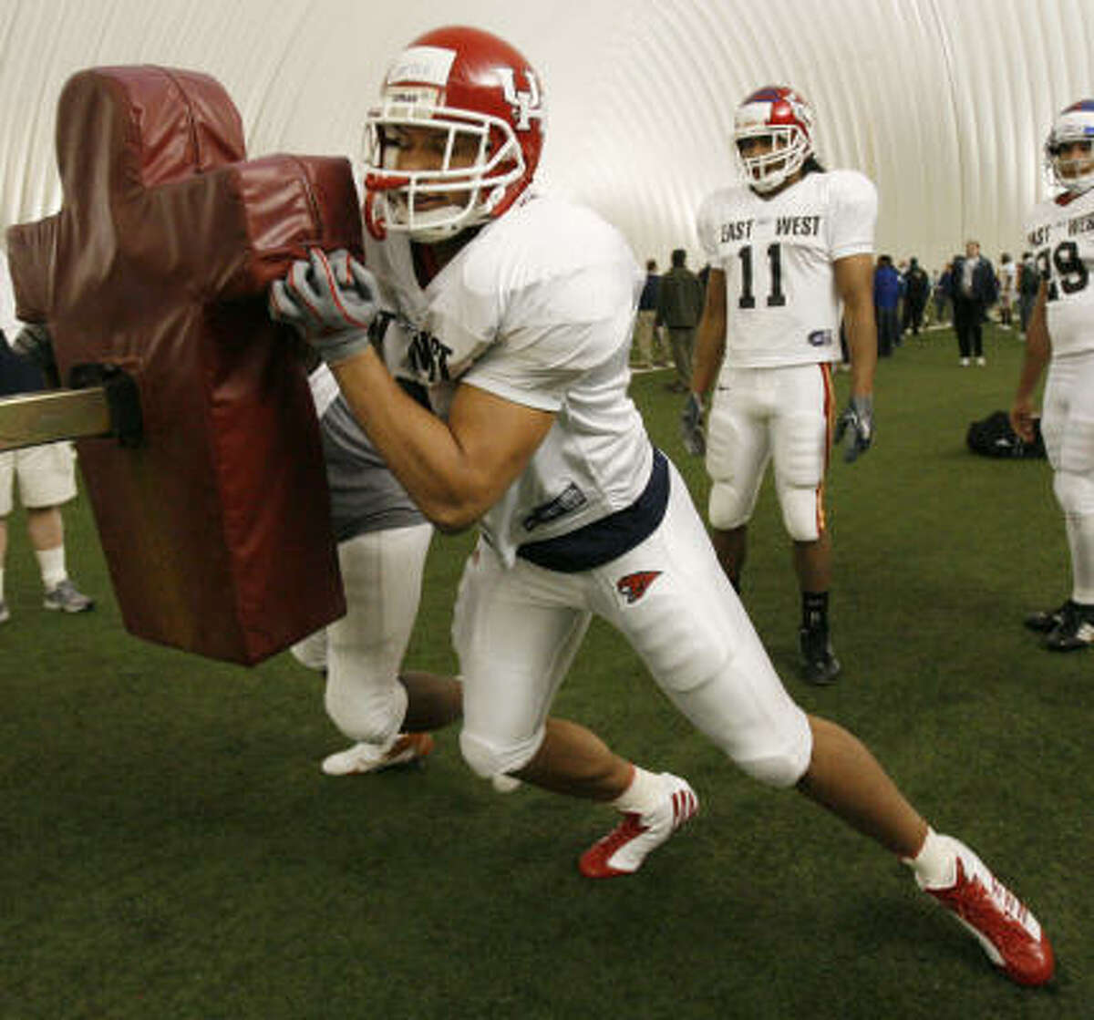 UH running back Jackie Battle works out with his West teammates during a Shrine Game practice.