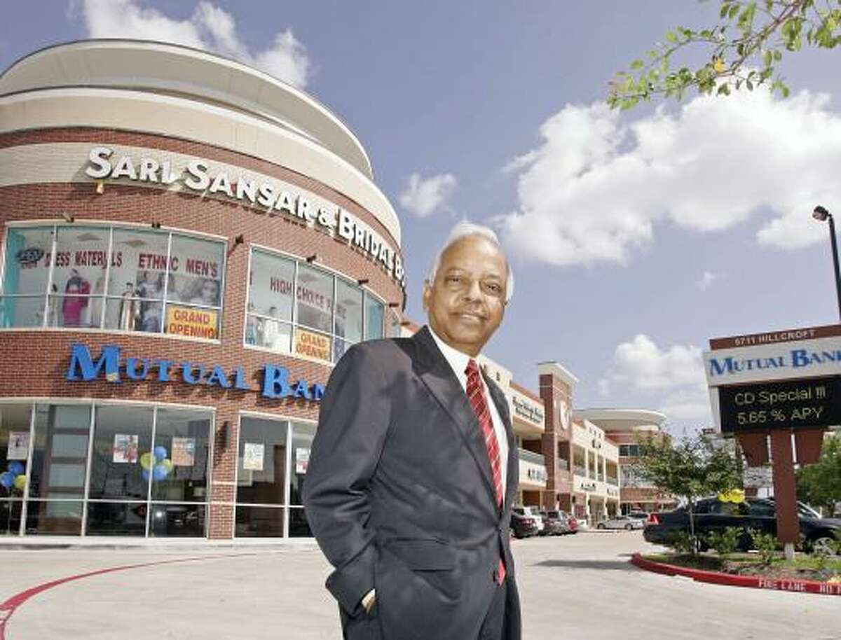 Amrish Mahajan, president and CEO of Mutual Bank, is marketing the bank to Houston's South Asian, or desi, community.