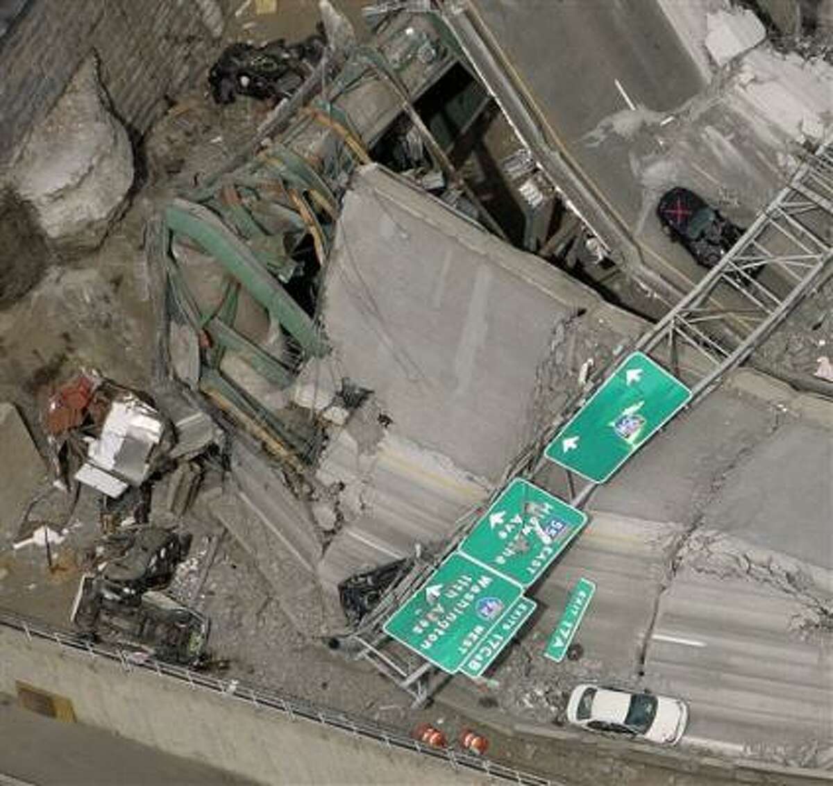 Rescuers are continuing today searching for bodies after the collapse of the Interstate 35 West bridge in Minneapolis.