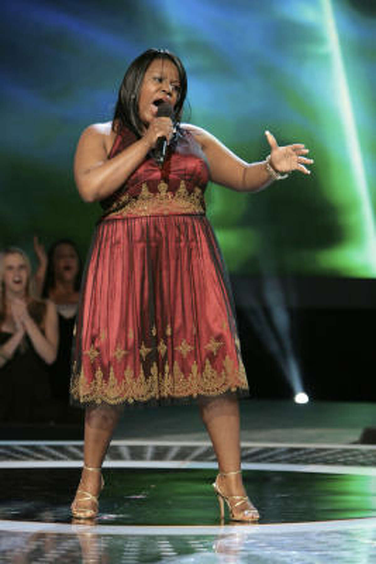 LaKisha Jones performs in front of the American Idol judges.