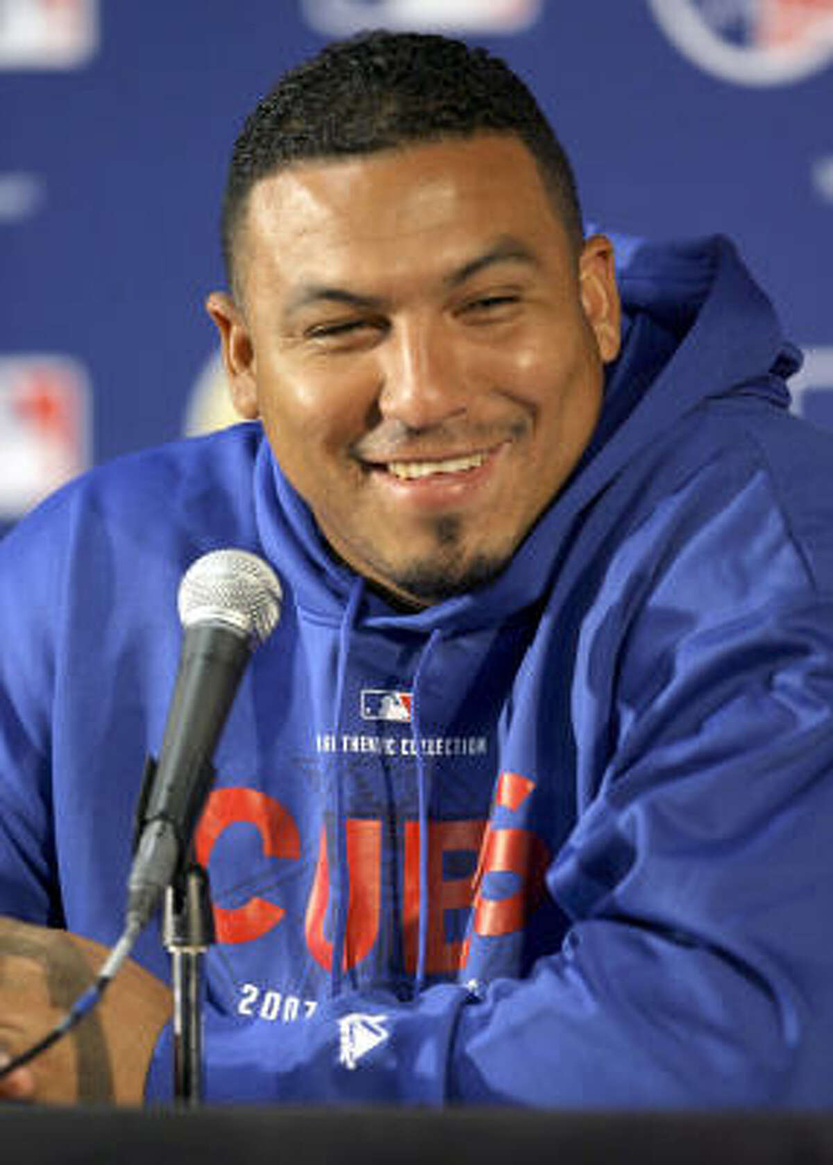 Here's Mark DeRosa's take on the series for Chicago: ``It's going to be one of those things where the first team to grab the momentum is going to have a nice day.'' So it helps that Carlos Zambrano (right) is pitching in Game 1.