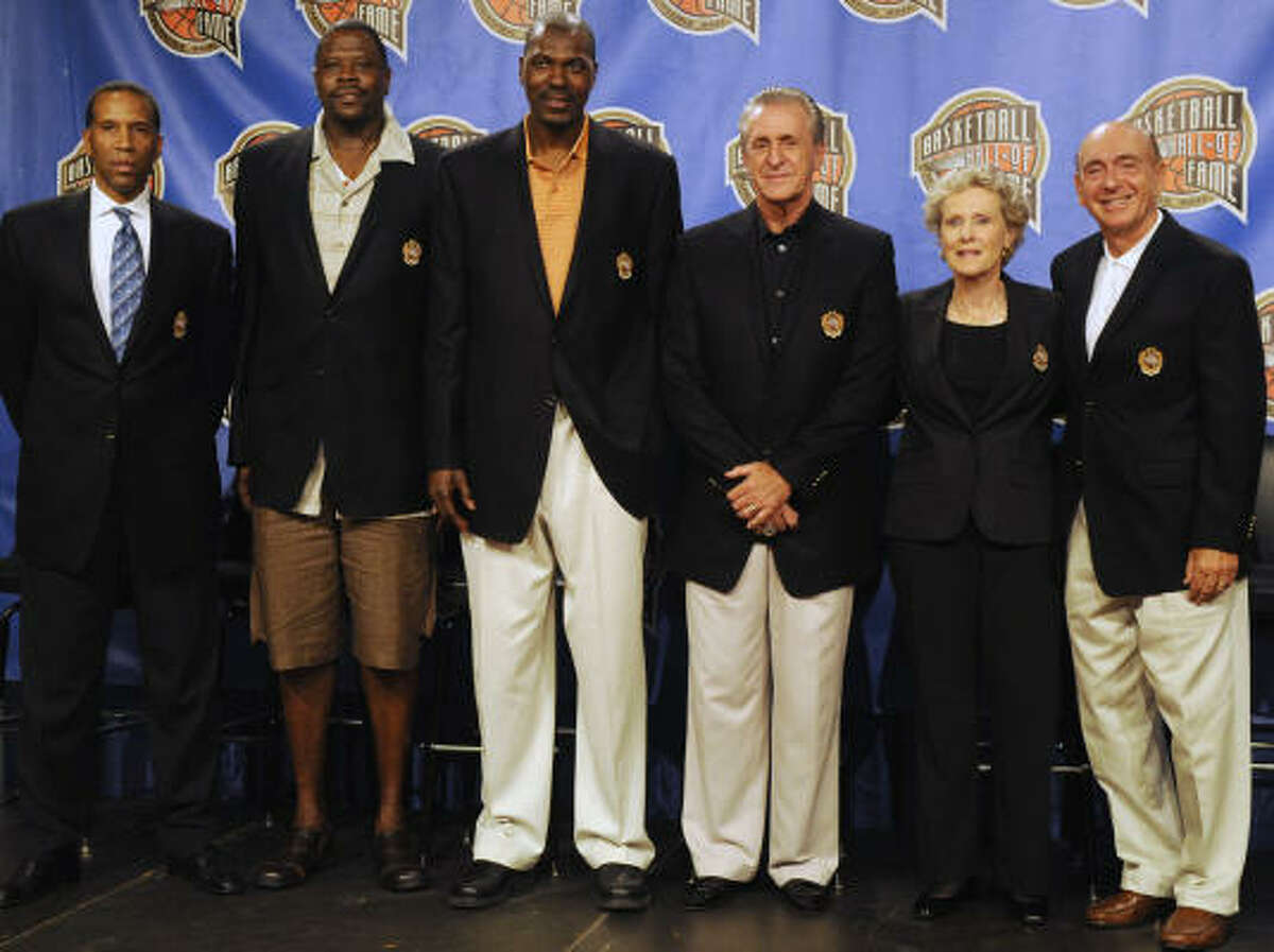 Basketball Hall of Fame inductees (from left) Adrian Dantley, Patrick Ewing, Hakeem Olajuwon, Pat Riley, Cathy Rush and Dick Vitale pose for a shot on the during Friday's news conference.