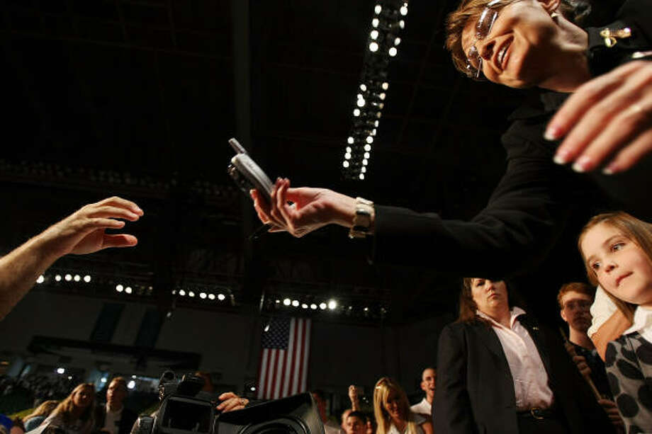 Former judge claims 'pubic' typo in Sarah Palin letter led to his lost