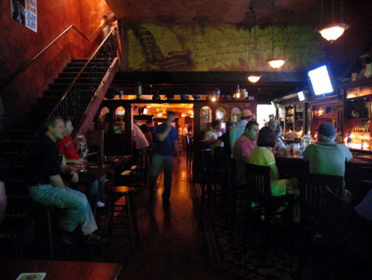 Molly's Pub: July 18
