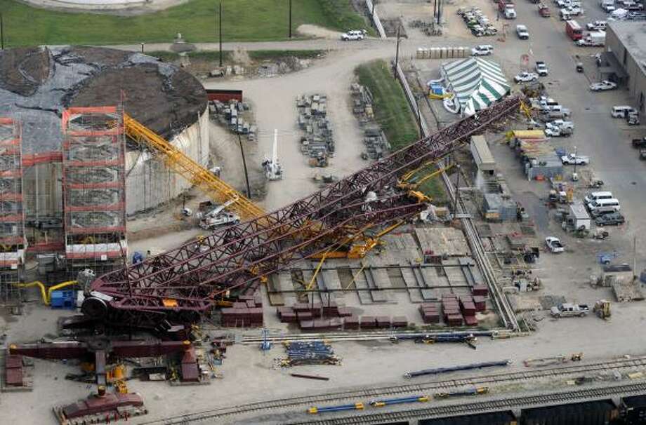 HOUSTON CRANE COLLAPSES Houston Chronicle