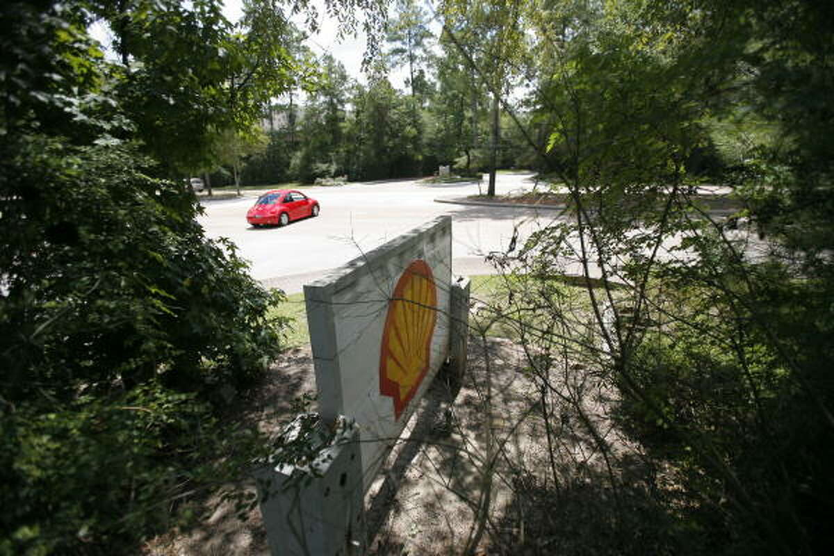 Signs in The Woodlands are small and set back from the road. Community association committees review any proposed sign.