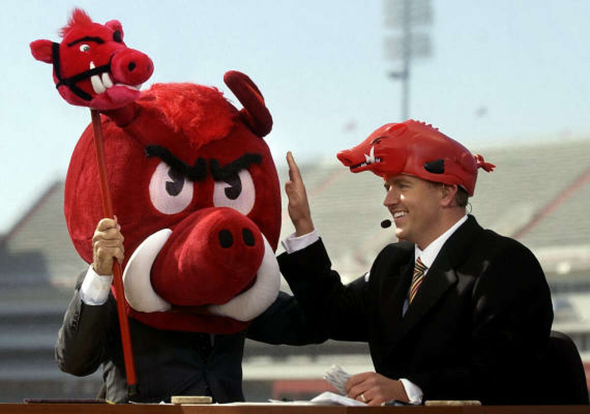 "College Gameday" co-host Kirk Herbstreit, right, pledges he'll call Saturday's showdown down the middle.
