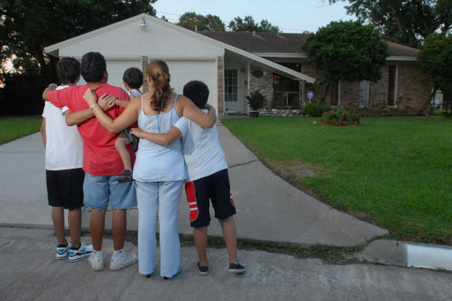 Illegal status no bar to immigrants buying homes