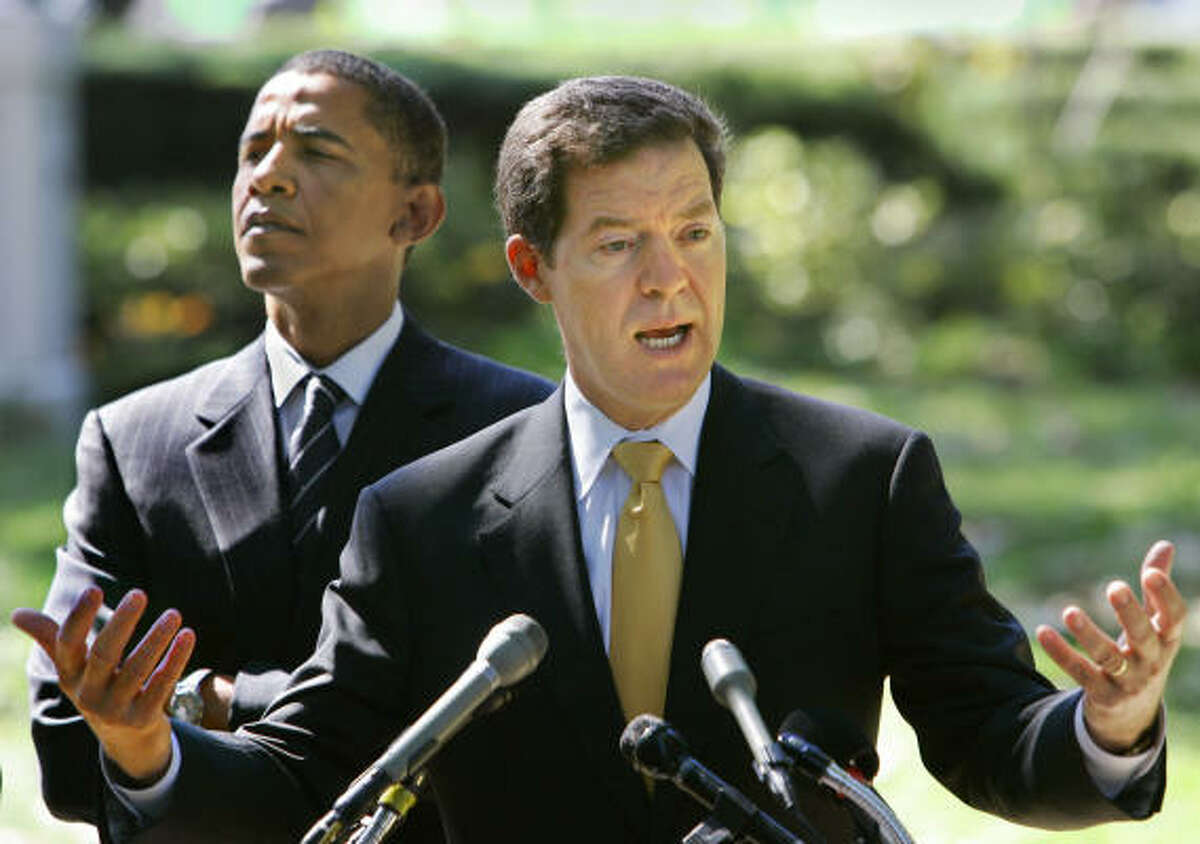 Sen. Sam Brownback, R-Kan., right, shown with Sen. Barack Obama, D-Ill., at a September news conference, took the first step toward seeking the 2008 GOP presidential nomination on Monday.