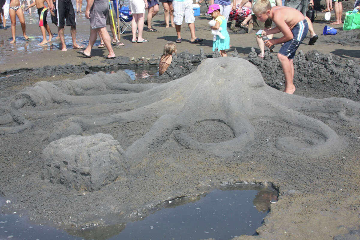 Everyone's an artist at Milford Sand Sculpture contest