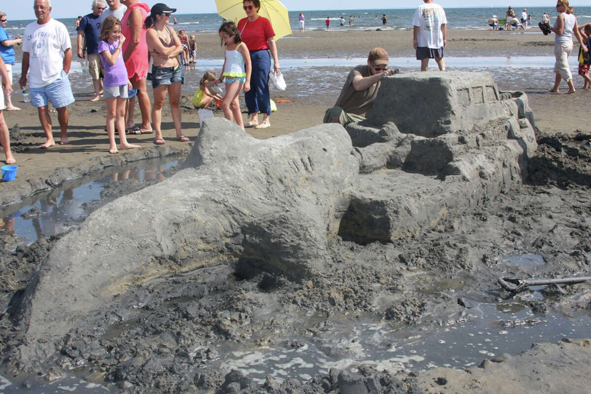 Everyone's an artist at Milford Sand Sculpture contest