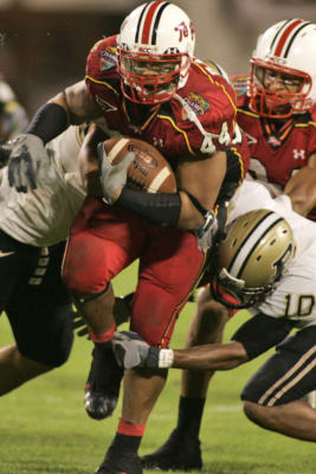 champs sports running