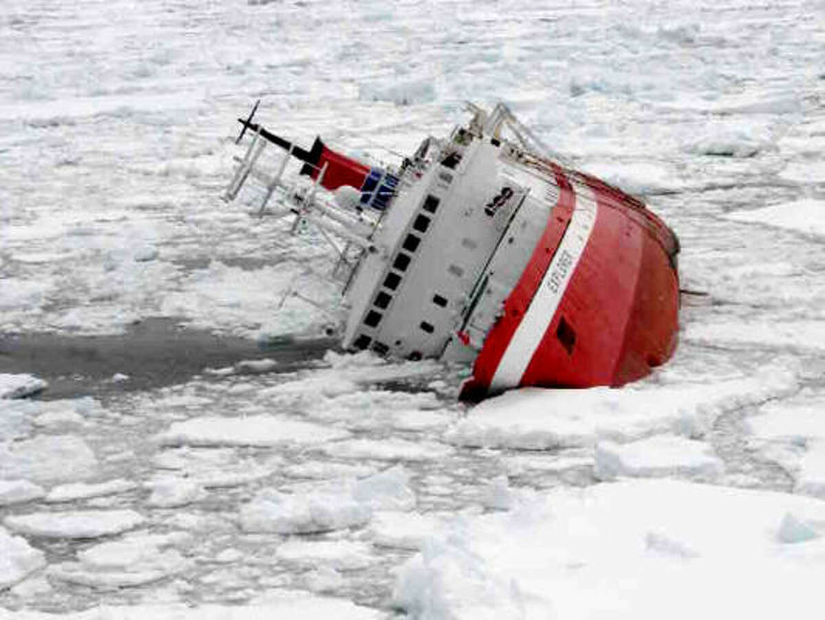 how many cruise ships have sunk in antarctica