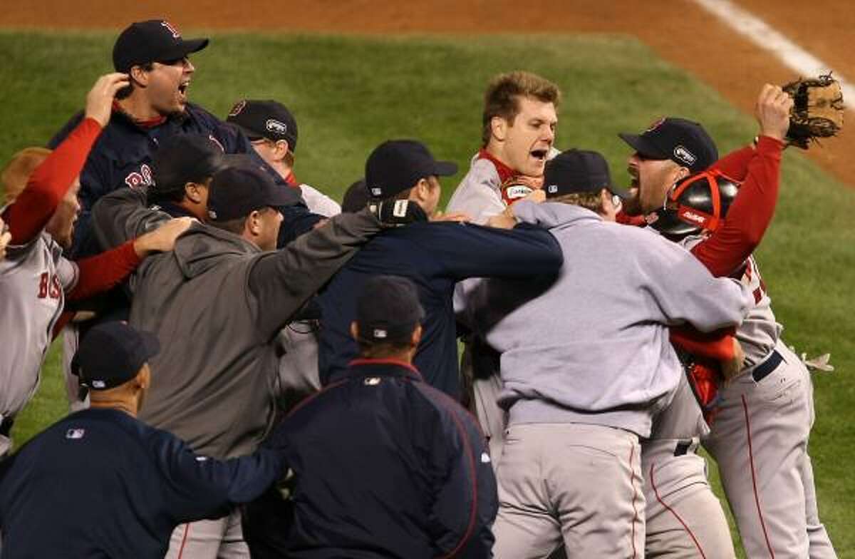 The Boston Red Sox celebrate after winning game four of the 2004 News  Photo - Getty Images