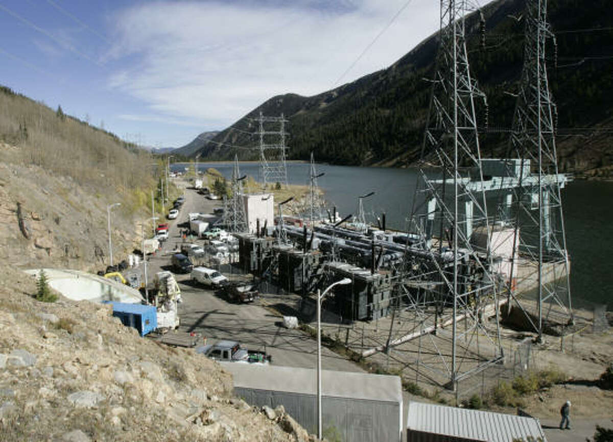 5 die in hydroelectric plant blast