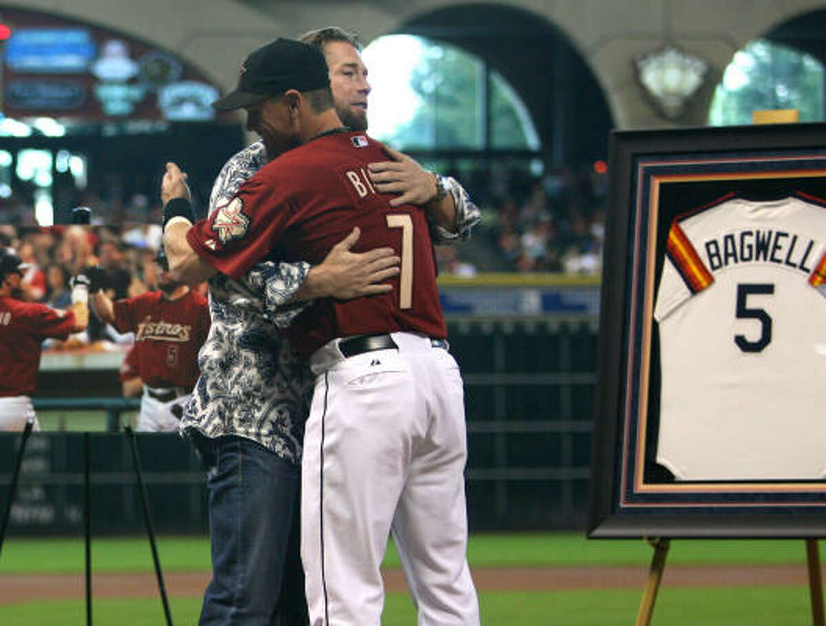 ASTROS RETIRE BAGWELL'S NO. 5